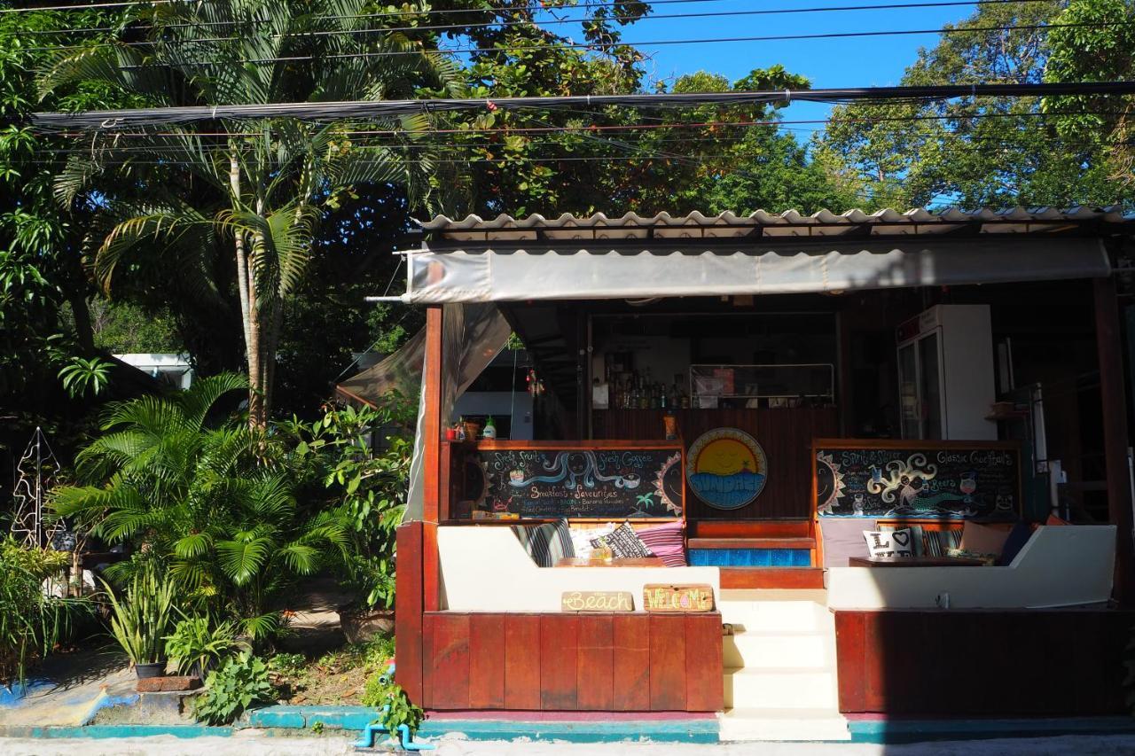 Sundaze Samet - Bar & Hostel Koh Samet Exterior photo