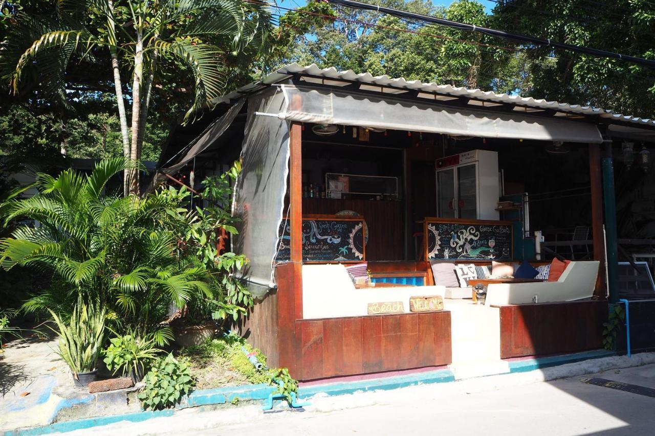 Sundaze Samet - Bar & Hostel Koh Samet Exterior photo